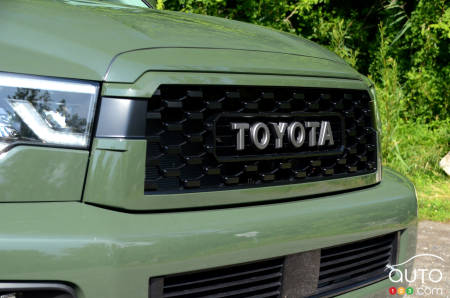 2020 Toyota Sequoia TRD Pro, front grille